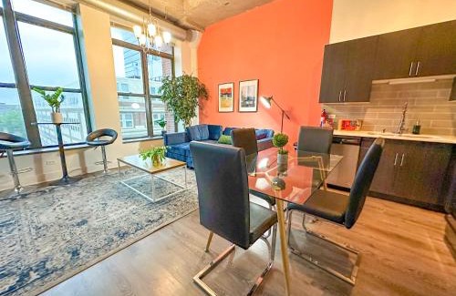 Near South Side Apartment | Stylish 2BR Suite with Optional Parking & Gym Access Near Lakefront, Shedd Aquarium and McCormick Center
