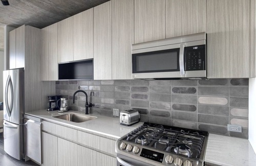 West Town Apartment | Stylish West Loop 1BR w/Pool & Gym, nr Union Park, by Blueground