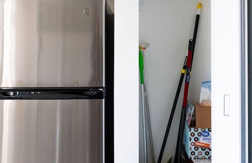 Uptown Apartment | Sunny Modern Loft Montrose Beach Rooftop WFH Gym