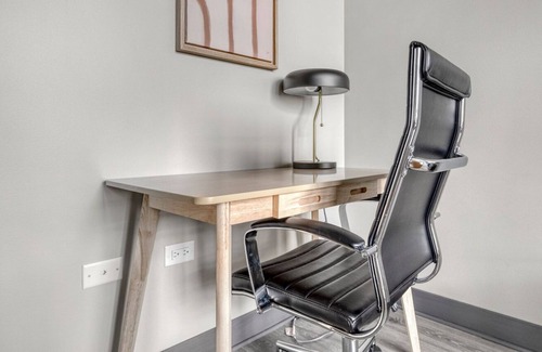 Near West Side Apartment | Sunny West Loop Studio w/ Gym & Pool, 2 blocks from L, by Blueground