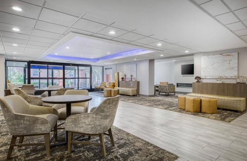 Lombard Hotel | SureStay Plus Hotel by Best Western Chicago Lombard