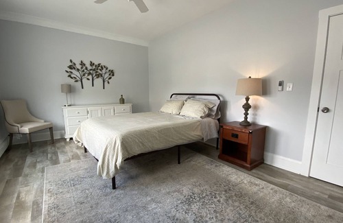 Forest Park Apartment | Taste of Provence-Extended Stay, W/D&DW, 2BR, Pets