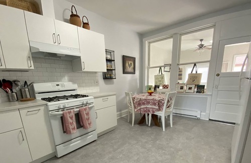 Forest Park Apartment | Taste of Provence-Extended Stay, W/D&DW, 2BR, Pets