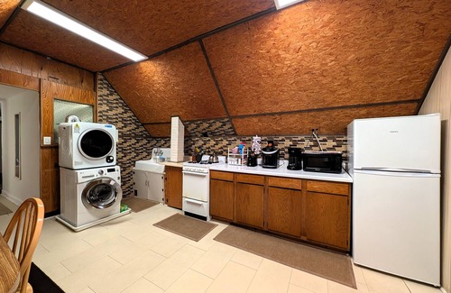 Irving Park East Apartment | The Avondale Attic