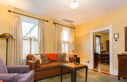 Bucktown House | The Bucktown House #2 - Heart of Bucktown/Wicker Park, 10 Min Uber to Mag Mile