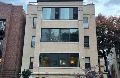 Rogers Park Apartment | The Holiday Lake House - 2br 2bth - 50 steps from the beach!