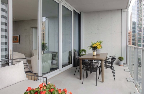 Downtown Chicago Apartment | The Lyra: Luxury Group Getaway - Two Penthouses