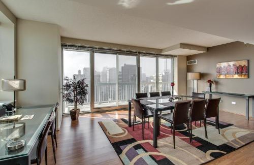 Downtown Chicago Apartment | The Penthouse at Grand Plaza