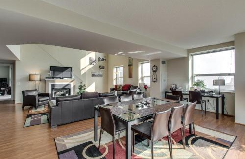 Downtown Chicago Apartment | The Penthouse at Grand Plaza