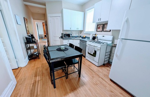 Roscoe Village Apartment | The Roscoe Village Brownstonen