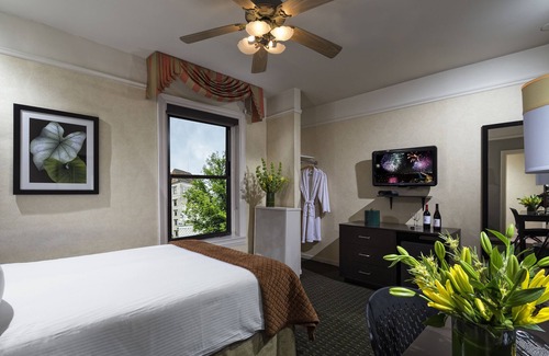 Lake View East Hotel | The Willows Hotel