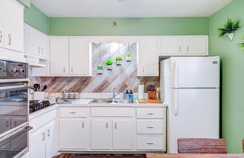 Elmwood Park Apartment | Top Rated Condo 65” TV Family-friendly 2BR