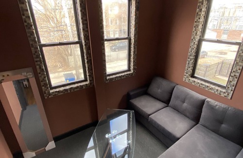 Grand Boulevard Apartment | Travel Nurse/Health Professional 3-Bed Apartment