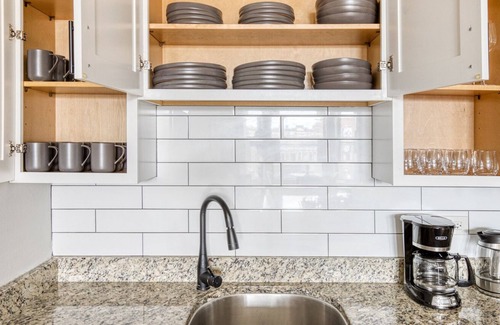 Lakeview Apartment | Trendy Lakeview 2BR w/ Patio, W/D, walk to Wrigley Field, by Blueground