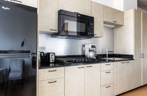 River North Apartment | Trendy Lincoln Park Studio w/W/D, Patio, walk to L, by Blueground