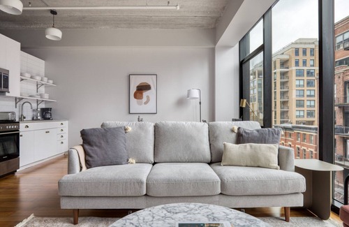 Near North Side Apartment | Trendy River North 1BR w/Gym, Lounge & Roof, nr Riverwalk, by Blueground