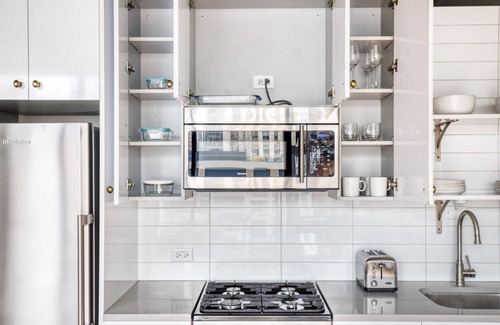 Near North Side Apartment | Trendy River North 1BR w/Gym, Lounge & Roof, nr Riverwalk, by Blueground