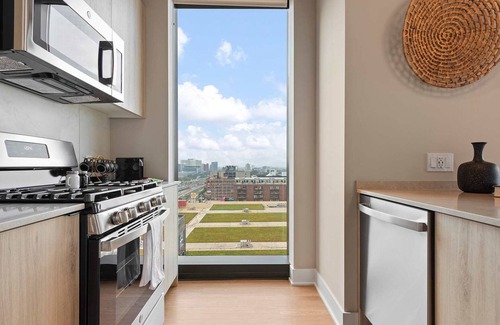 West Loop Apartment | Two 2BR Apts for Business & Leisure Groups