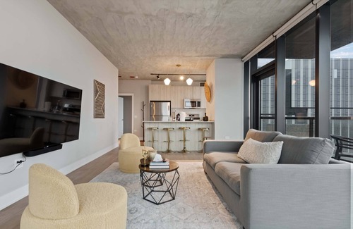 West Loop Apartment | Two 2BR Apts for Business & Leisure Groups