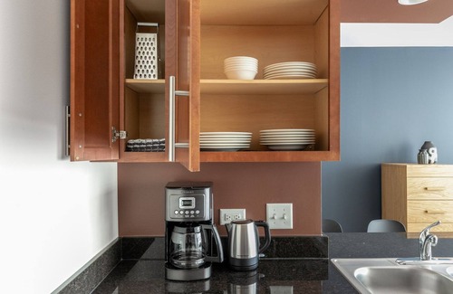 Downtown Chicago Apartment | Urban Loop Studio w/Pool, Gym, nr. Financial District, by Blueground