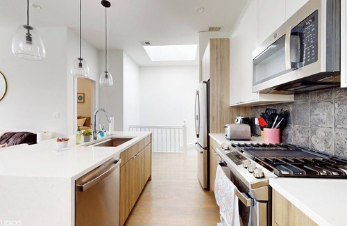 Roscoe Village Apartment | Urban Oasis in Roscoe Village
