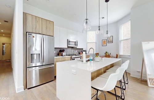 Roscoe Village Apartment | Urban Oasis in Roscoe Village