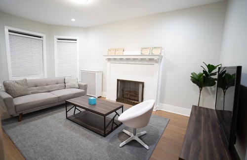 Hyde Park Apartment | Vibrant 4BR Haven in Historic Hyde Park, Near University of Chicago