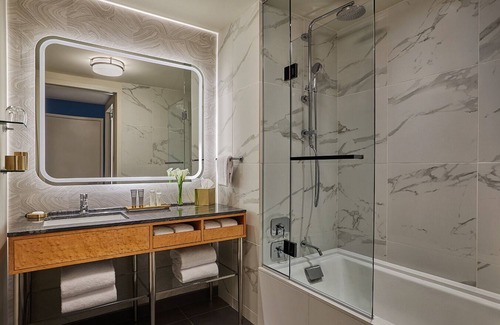 Gold Coast House | Viceroy Chicago, 2 Family-friendly Deluxe Queen Queen Rooms, Onsite Pool!