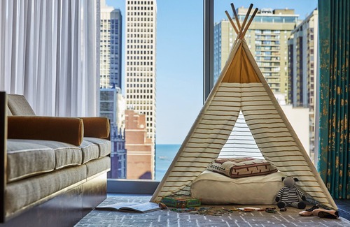 Rush and Division Hotel | Viceroy Chicago