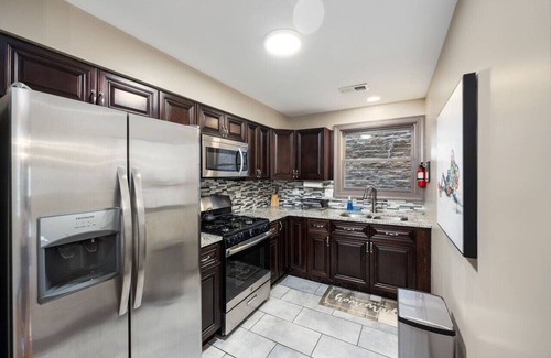 Bronzeville Apartment | Villa Dubois 3 Bedroom Suite -2