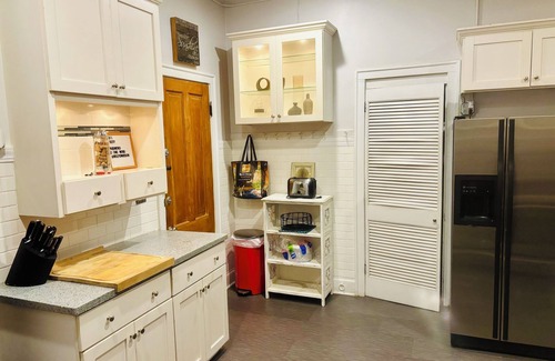West Town Apartment | Vintage firehouse quiet two bedroom apt