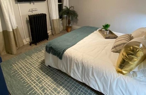 St. Charles Apartment | Vintage Pet Friendly Apt /5 blks to Fox River/ FREE WIFI, Parking, Laundry