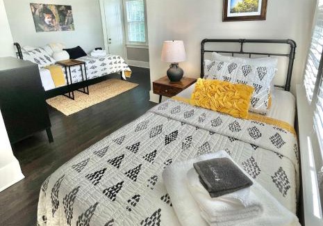 St. Charles House | Walk Downtown & River Stylish Cozy Stay w Huge Porch