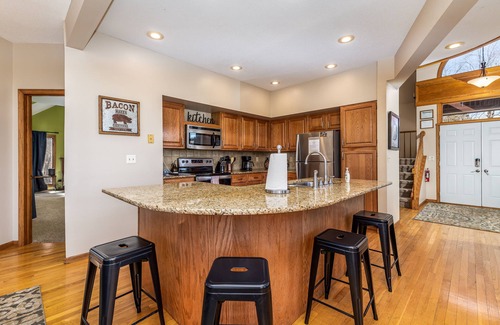 The Galena Territory House | WE Love Fall Most of All @ Longwood! Fire Pit - Hot Tub - Pool Table - OH MY