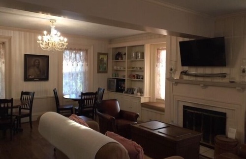 Nauvoo Apartment | Willard Richards Inn in Nauvoo