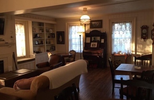 Nauvoo Apartment | Willard Richards Inn in Nauvoo