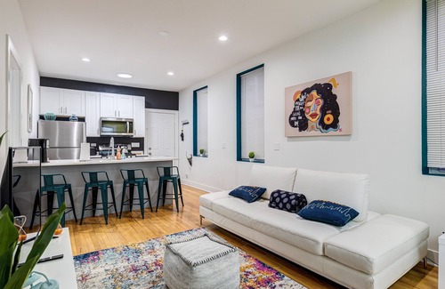 Pulaski Park Apartment | Windy City Wow! Private Deck, Pet Friendly, and Free Parking! by AllSet Turnover