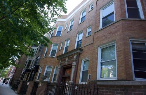 Lakeview Hostel | Wrigley Hostel - Chicago