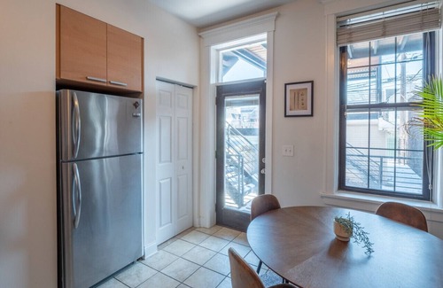 Wrigleyville Condo | Wrigleyville 3BD Condo (2)