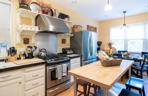 Lakeview House | Wrigleyville | Chicago Guest House | Not Just A Vacation Rental; A Real Home!