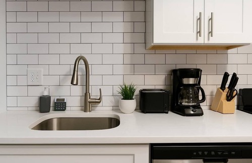 Near West Side Apartment | Your Perfect 2BR Home