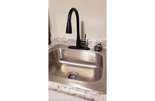 Quincy Apartment | 1 bdrm apt sleeps 3, W/D, free parking, wi-fi