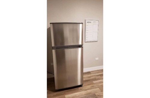 Quincy Apartment | 1 bdrm apt sleeps 3, W/D, free parking, wi-fi