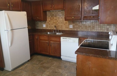 Bloomington Condo | 1 Bed, 1 Bath Private Condo w/Carport