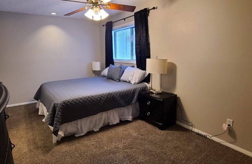 Bloomington Condo | 1 Bed, 1 Bath Private Condo w/Carport