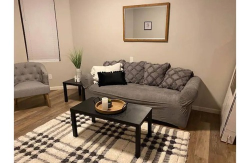 Quincy Apartment | 1 Bed Apt w/W&D, 1 block to Hospital wifi, parking