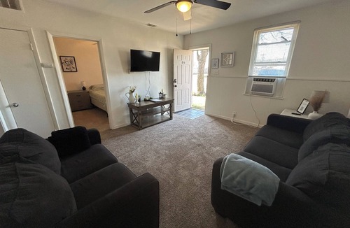 Belleville Apartment | 1 bed duplex near downtown Belleville next to heart garden and long story coffee