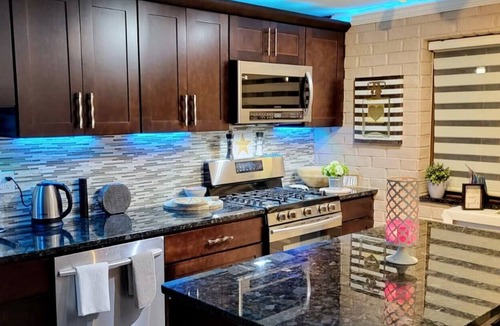 Bensenville Apartment | 1-bedroom Cozy Retreat