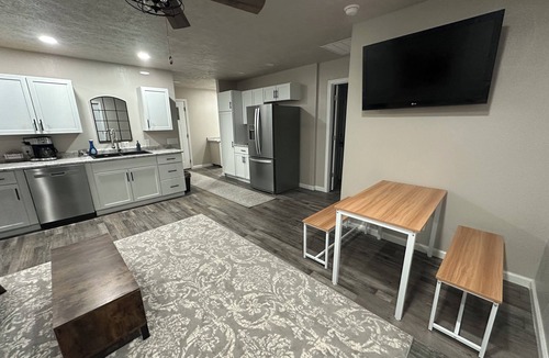 Marion House | 1 Bedroom Pet Friendly Guest House at Sunset Family Lake House with dock access