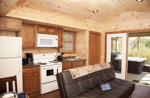 Equality Cabin | 1 BR Hot Tub Cabin- Closest Cabins to Garden of the Gods-Shawnee National Forest
